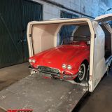 Vedu kinnise autoveo haagisega AST-2