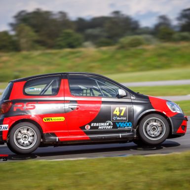 Toyota Yaris T-sport V1600 rent